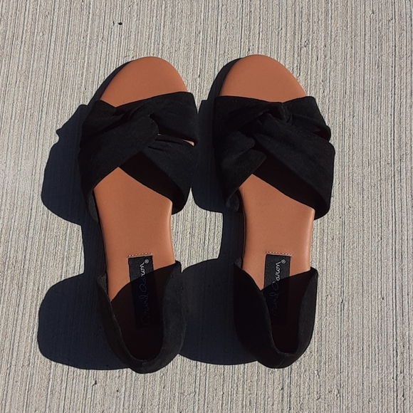 Flats/Sandles - Picture 1 of 3